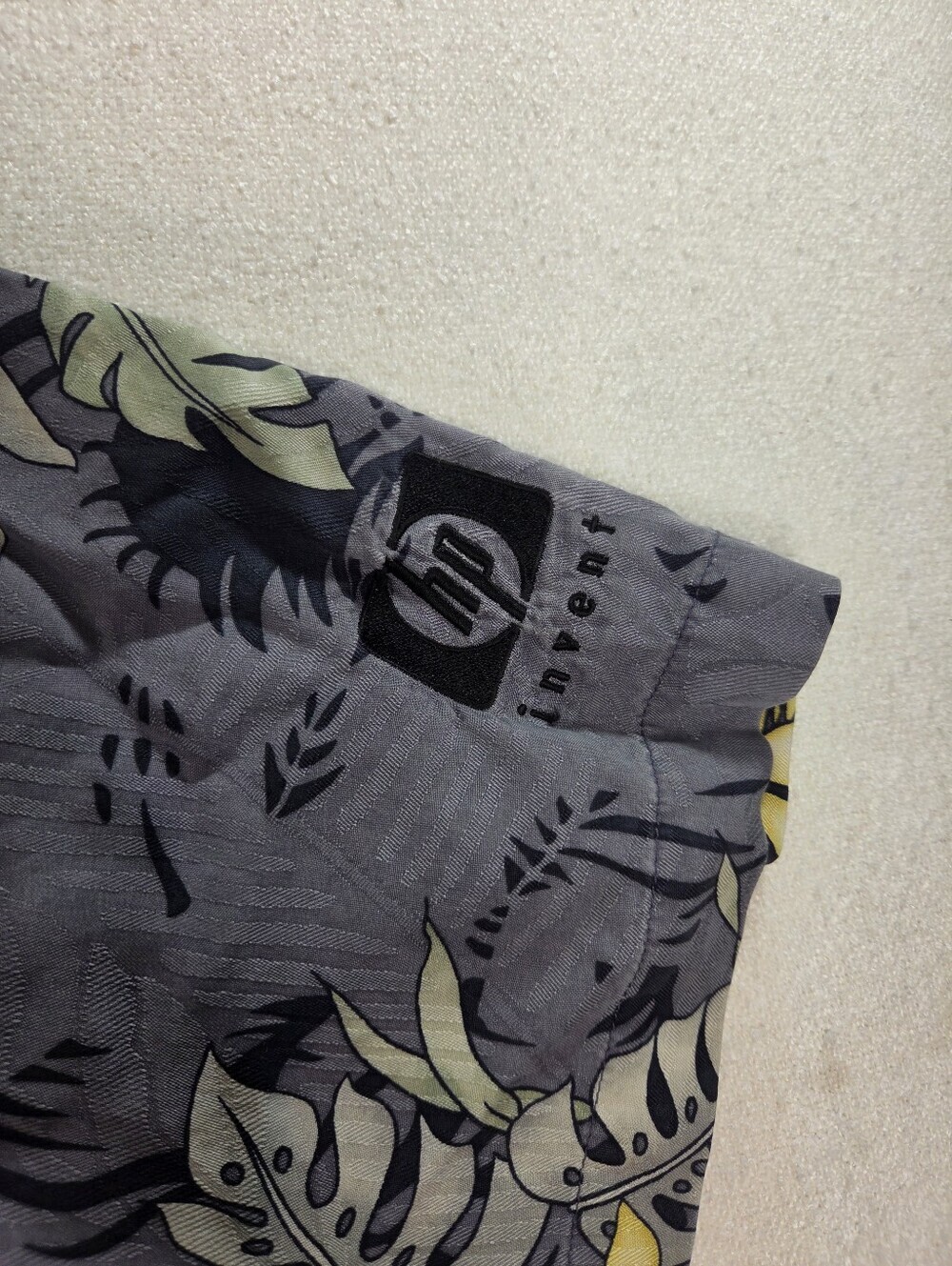 Tommy Bahama 100% Silk Hawaiian Camp Shirt Medium - Picture 3 of 7